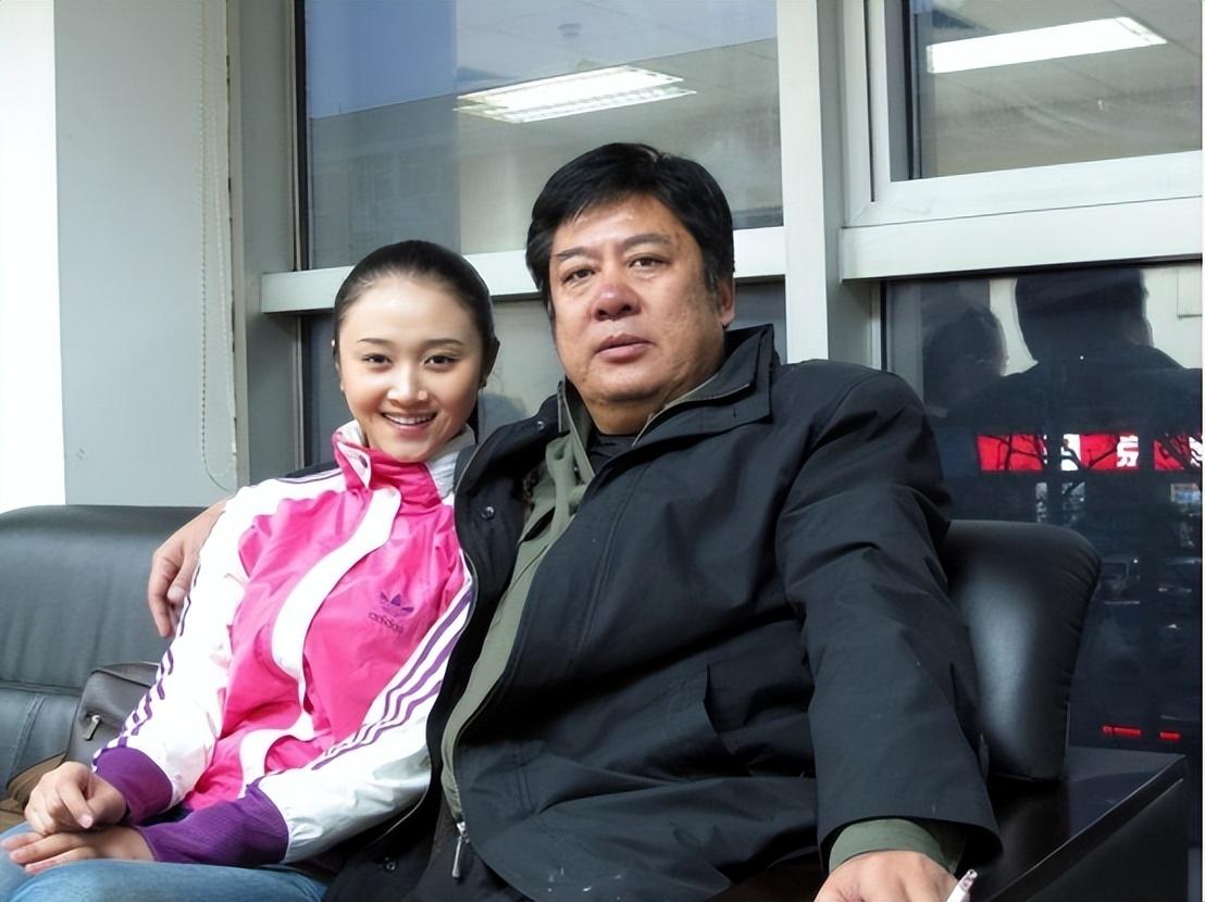 回顾张潮爱情婚姻都有泪再婚娶小20岁妻子54岁才与女儿和解