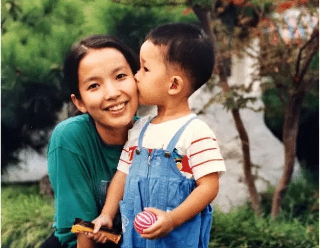 回顾吕丽萍不后悔和张丰毅组建家庭余生只想做儿子的好妈妈