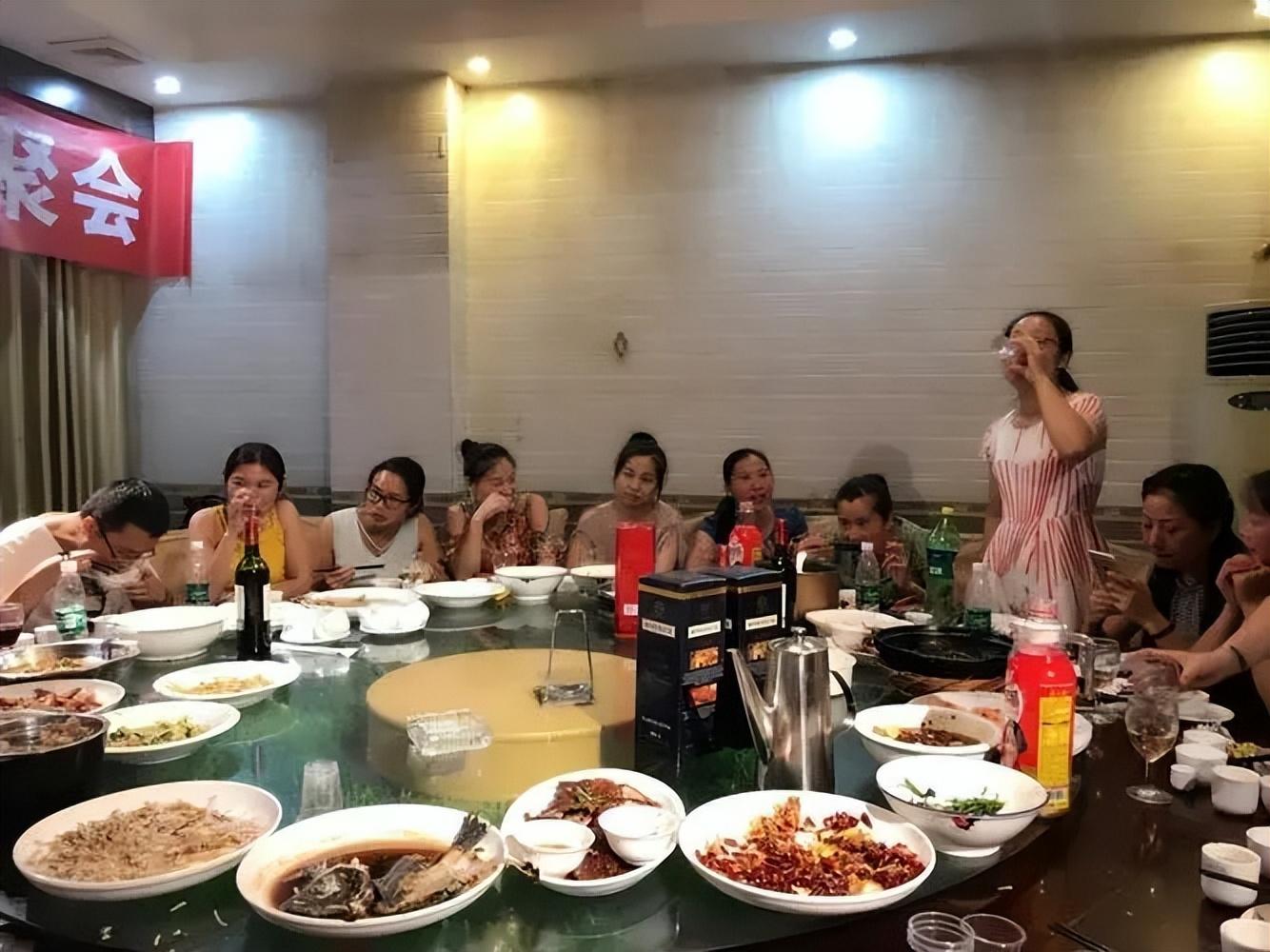 那么,自然也会有喜欢交朋友的人喜欢参加同学聚会