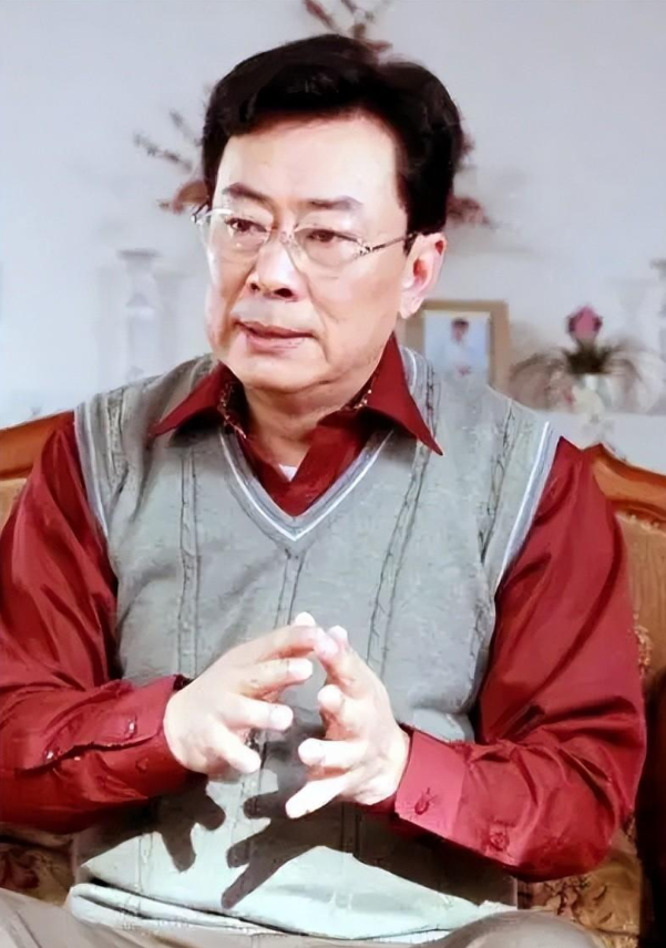 回顾王诗槐离异后独自照顾智障儿子二婚娶初恋儿女双全美满