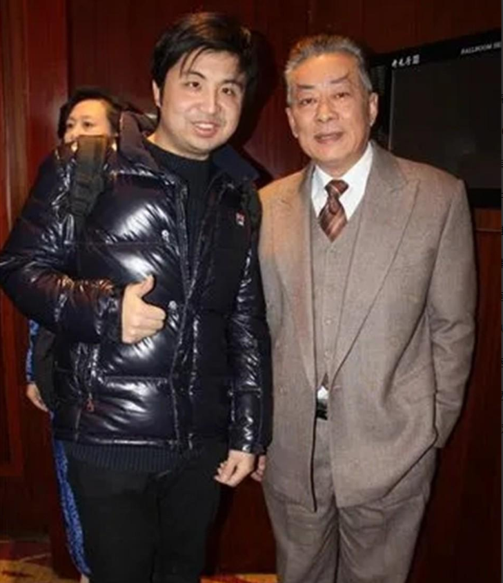 回顾王诗槐离异后独自照顾智障儿子二婚娶初恋儿女双全美满