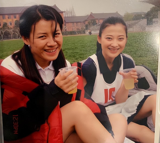 2003年,张导与刘蓓在《军人机密》剧组相识,随后二人便打得火热.