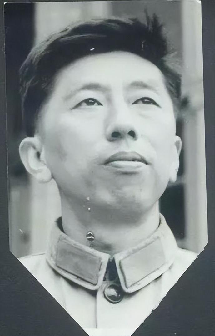 回顾离世7年后明白阎肃86岁的遗孀为何要将亲生儿子告上法庭