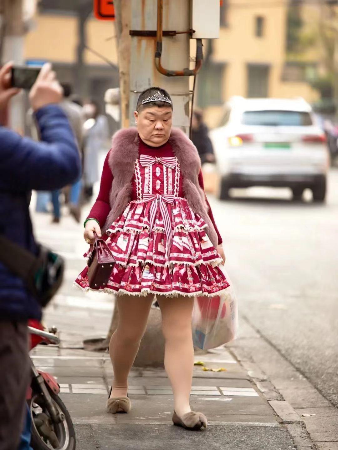 招手女人图片恐怖图片