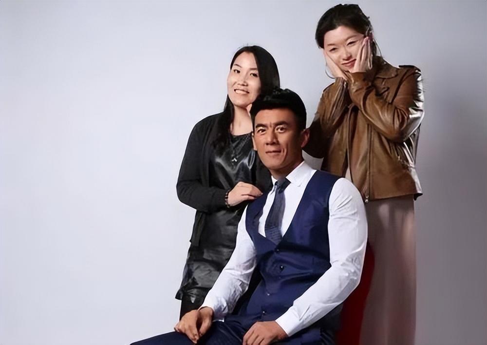 回顾任天野8岁被母亲抛弃父亲再婚娶小15岁娇妻后继母是我亲妈