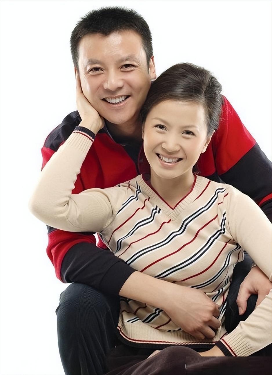 回顾演员赵越嫁二婚佟凡恩爱25年57岁无儿无女亦无悔