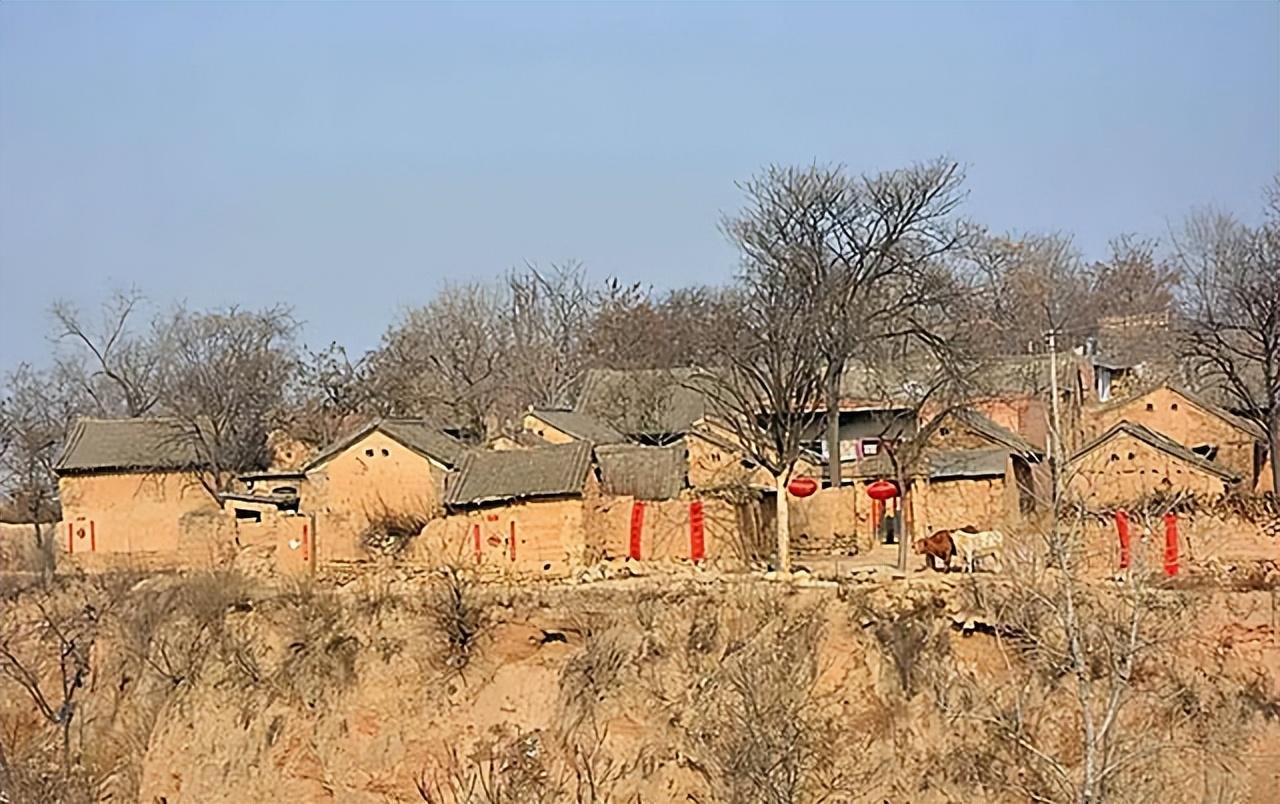 这名网友住在清集镇的二郎庙行政村,赵霞去往这里并不容易.