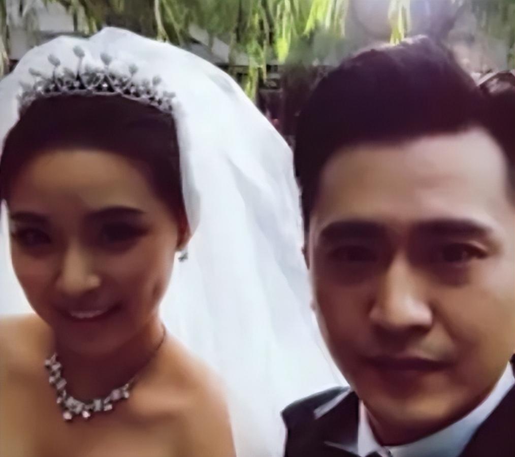 回顾杨帆娶平凡妻子李松奇生下两个女儿日子过得有滋有味