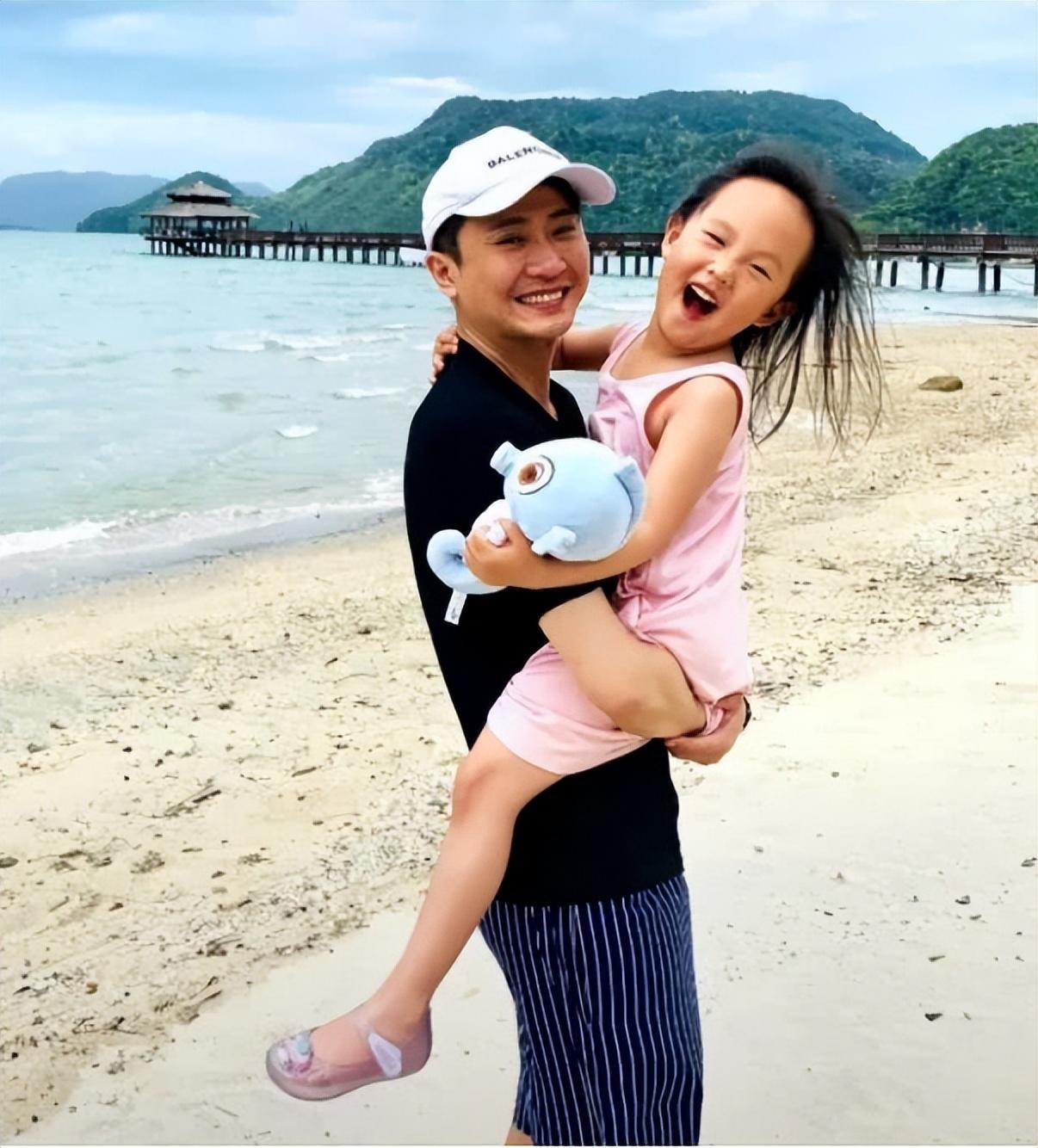 回顾杨帆娶平凡妻子李松奇生下两个女儿日子过得有滋有味