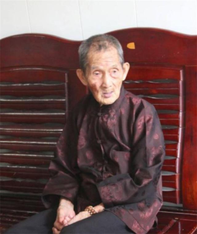 回顾长寿之王龚来发终身未娶活到133岁生前的爱好还不太健康