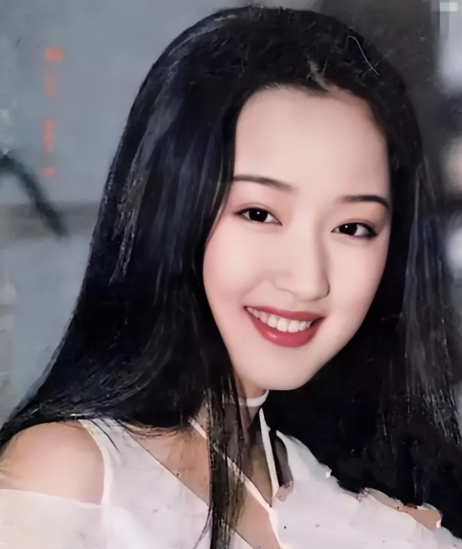 回顾原来53岁至今未婚的杨钰莹才是真正的人生赢家