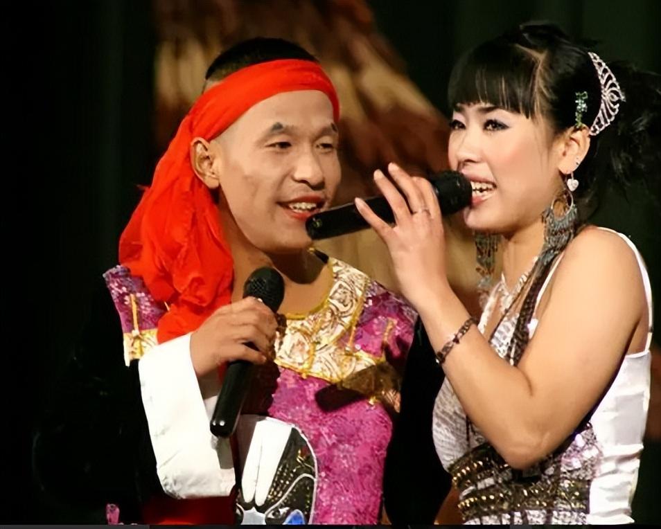 回顾宋小宝成名后抛弃原配二婚娶小5岁女粉丝今一家四口乐开怀