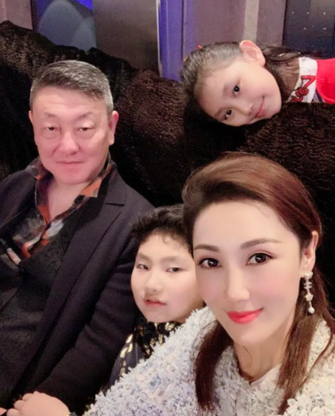 回顾韩磊苦追王燕两年39岁终于得偿所愿结婚16年宠妻如宝