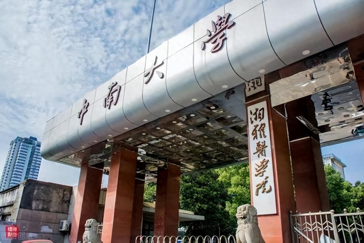 回顾王传福13岁丧父15岁丧母嫂子卖嫁妆供学身价百亿不忘兄嫂