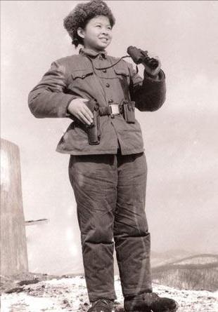 回顾国家一级演员董文华22岁嫁初恋23岁走红38岁跌落神坛