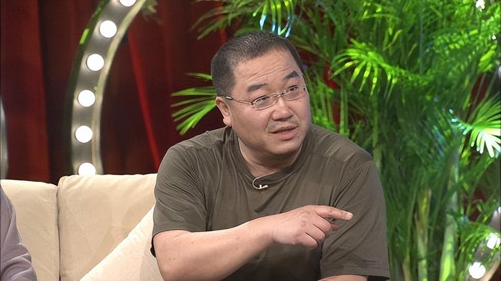 回顾一级演员杨立新娶平凡妻子恩爱39年唯独儿子让他有烦恼