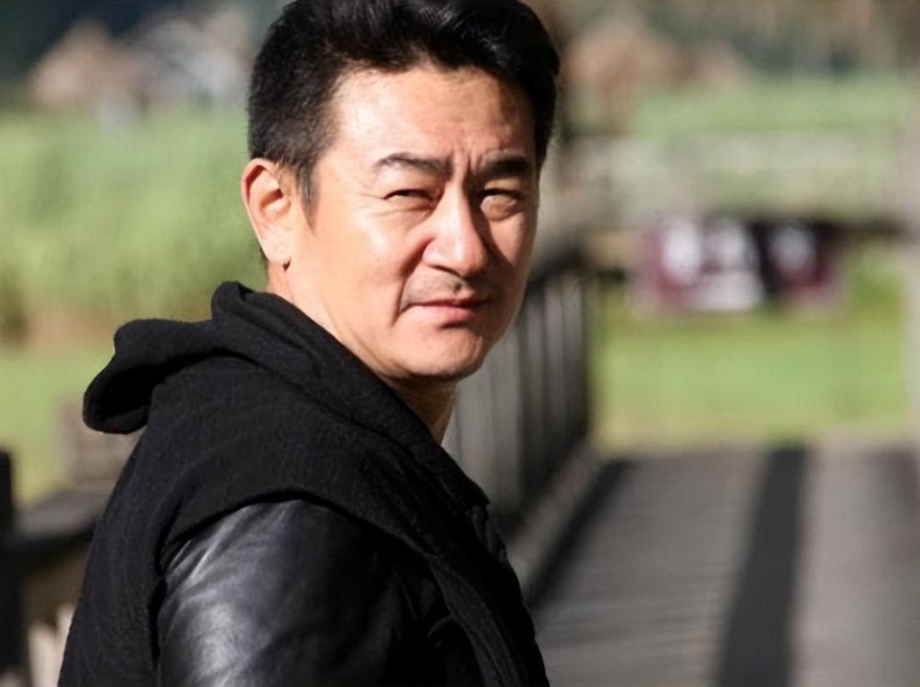 回顾演员李洪涛曾是铁路工人娶老师的女儿一心一意爱了30年