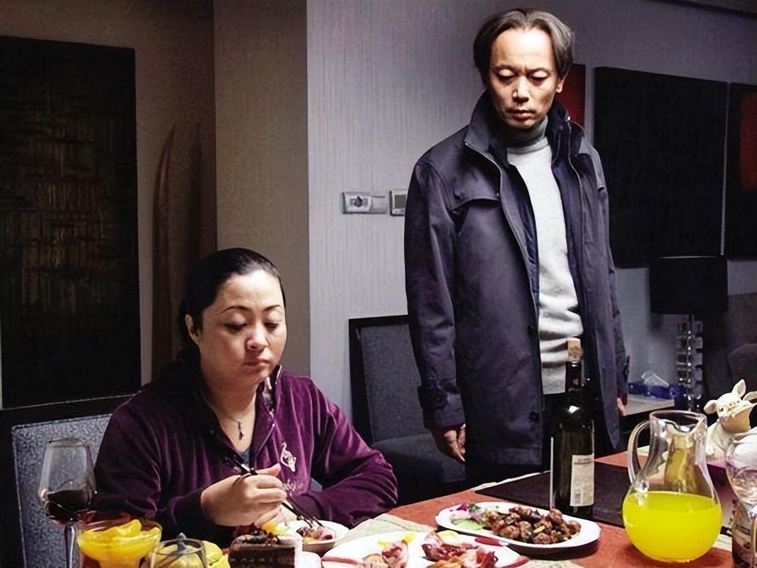 回顾演员张秋芳丈夫傅彪病逝18年后儿子引领她在悲痛中坚强