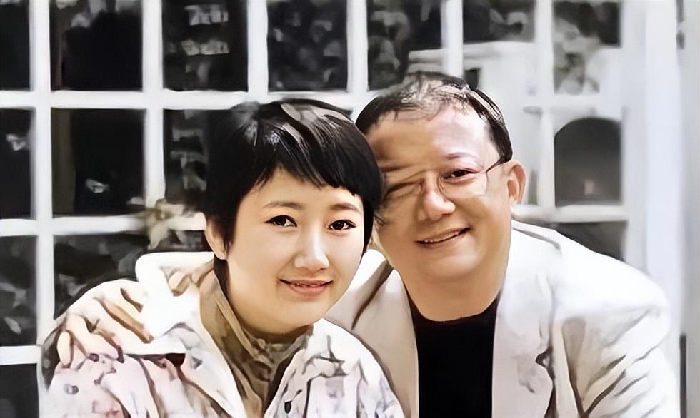 回顾75岁王刚外孙和儿子同上高中白发显老态妻子仍风韵犹存