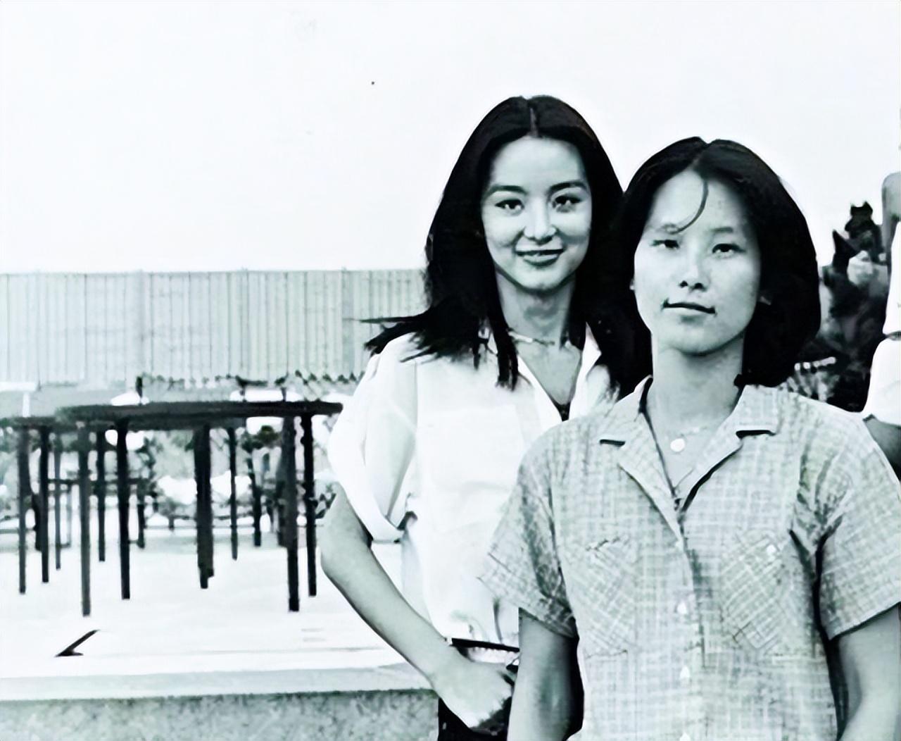 回顾:林青霞与亲姐在河南相认,对方一贫如洗,她有没有帮帮姐姐
