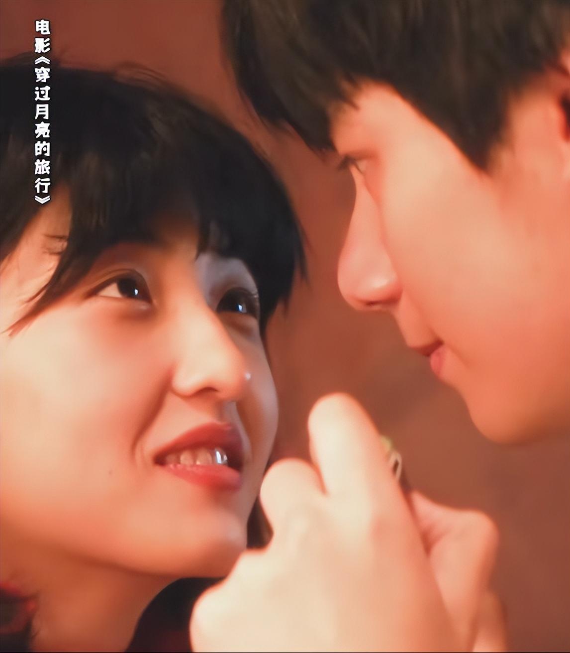 笑不活了张子枫胡先煦新片上来就结婚网友难为俩小孩扮夫妻