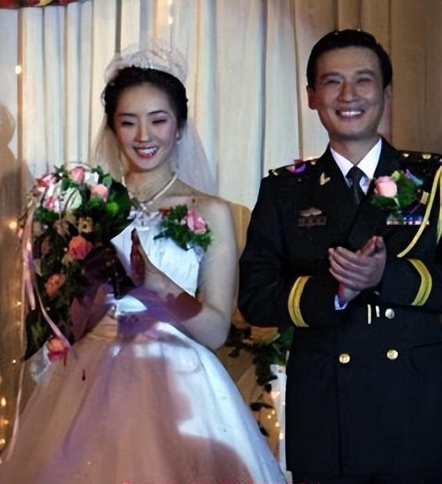 回顾演员徐洪浩:比妻子大10岁,戏里演父女,戏外恩爱幸福惹人羡