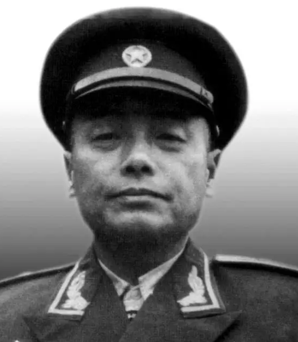 开国少将因受伤住院看护士太眼熟询问后竟是结婚一年的丈夫