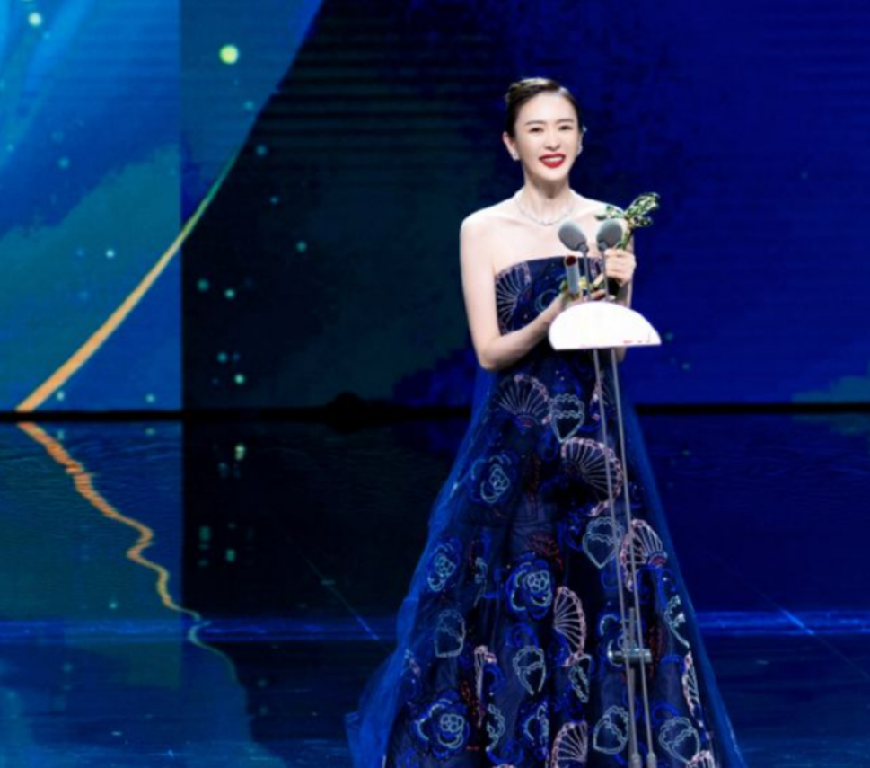 回顾童瑶在好的年纪嫁给大17岁富商王冉婚后家庭事业两头旺