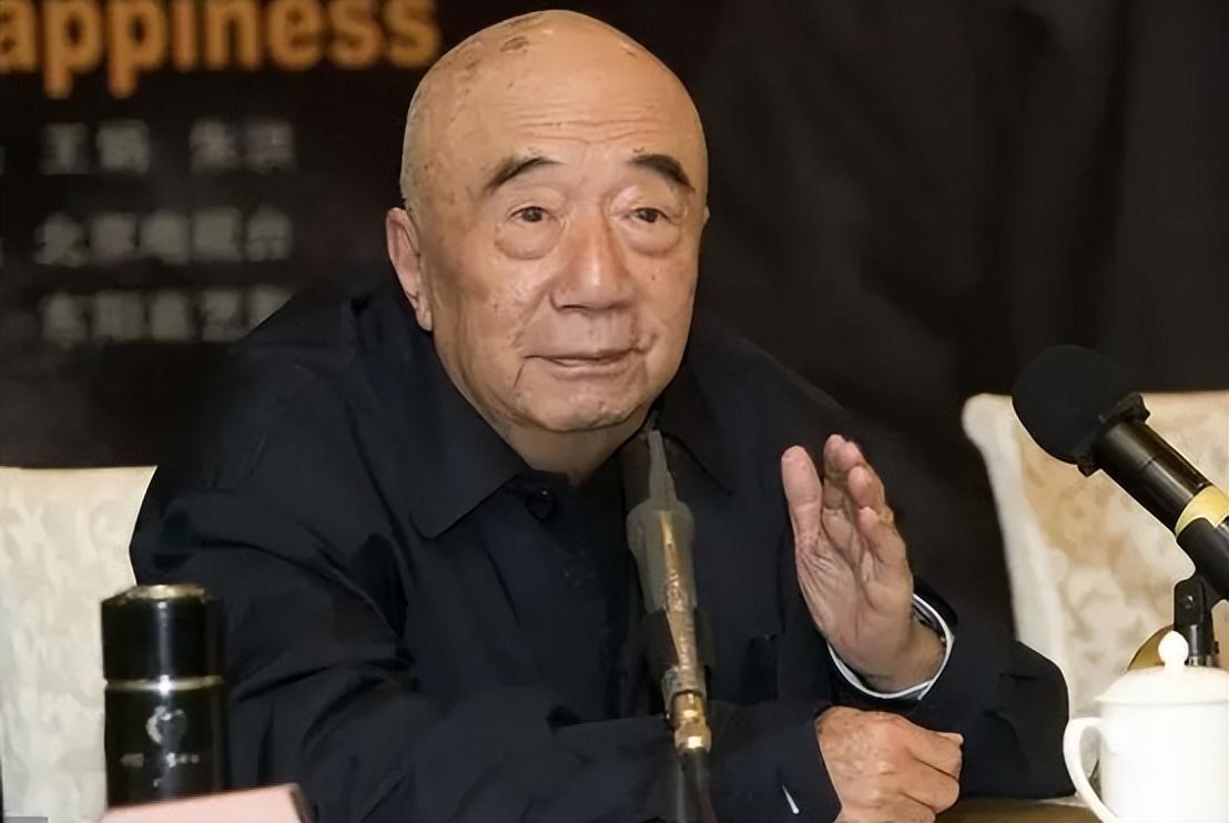 回顾李丁83岁患癌离世11年后儿子又病逝遗孀的选择让人感动