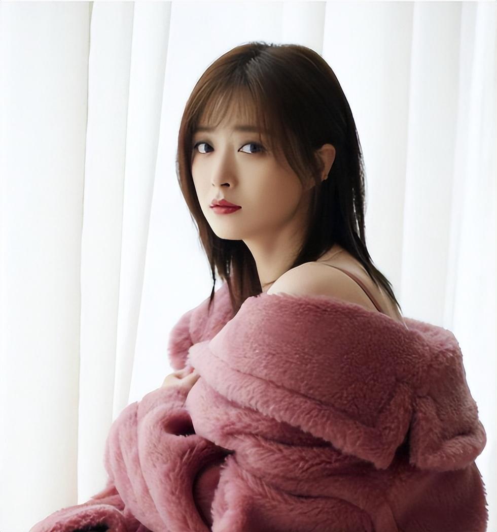 回顾蒋欣凭借甄嬛传中华妃一角火遍大江南北