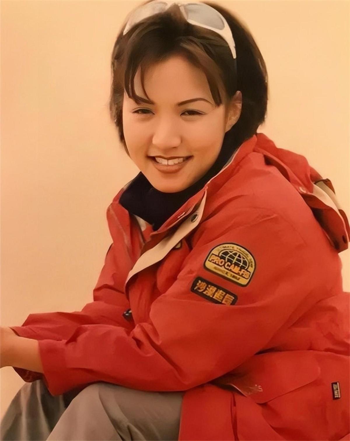 回顾黎瑞恩:29岁为爱退圈嫁豪门,41岁净身出户,如今49岁独养俩娃