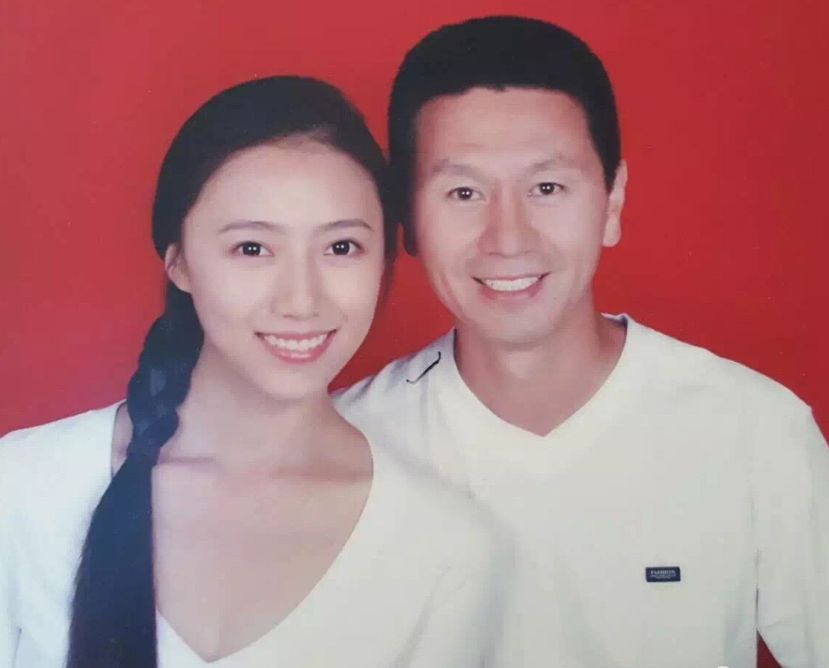 刘莎22岁嫁44岁吴若甫生一女为丈夫放弃舞蹈如今她幸福吗