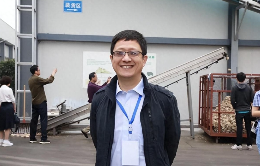 回顾她是央视主持人和丈夫分居17年怀孕仍要上班