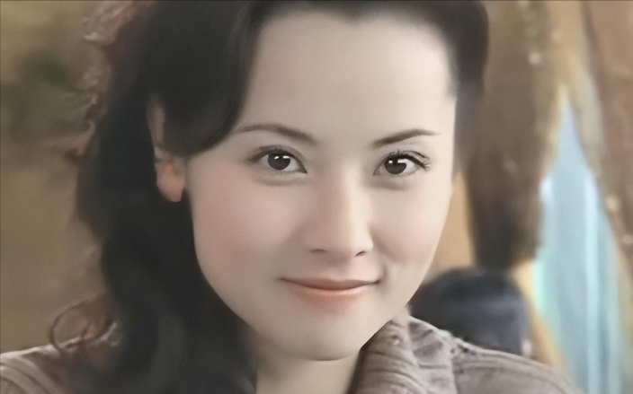 回顾杨明娜22岁走红41岁结婚生子44岁和前夫田亮对簿公堂