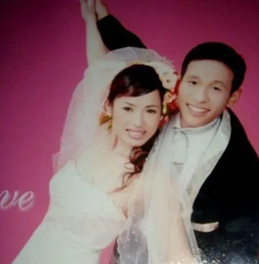 回顾再婚娶了粉丝王雪生下一对龙凤胎宋小宝的生活幸福吗