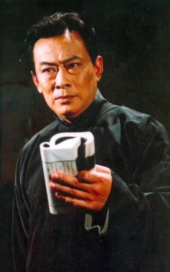 回顾王诗槐离异后独自照顾智障儿子二婚娶初恋儿女双全美满