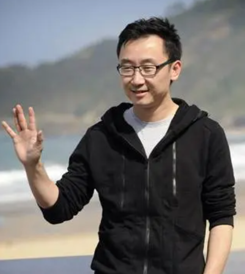 回顾胡蝶不顾一切嫁给大12岁名导婚后生下一儿一女幸福美满