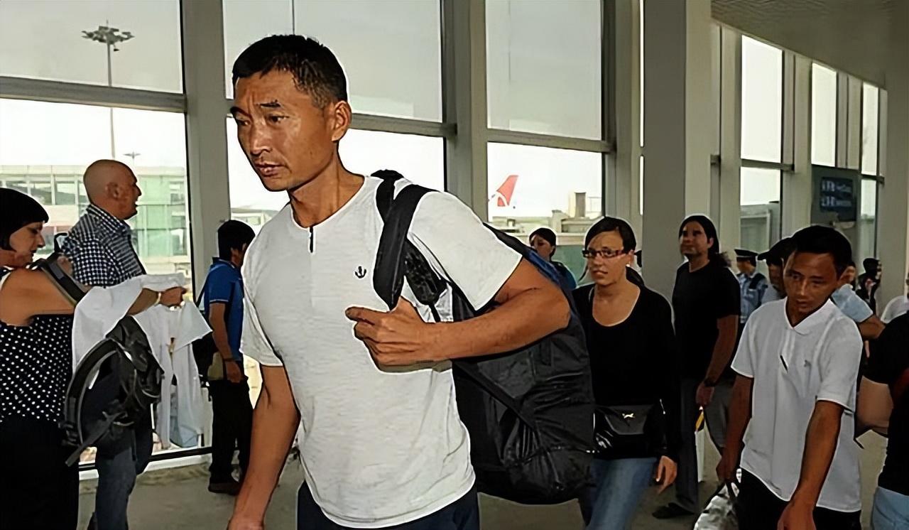 2010年河南小伙被海盗绑走囚禁571天后获救哽咽感谢国家