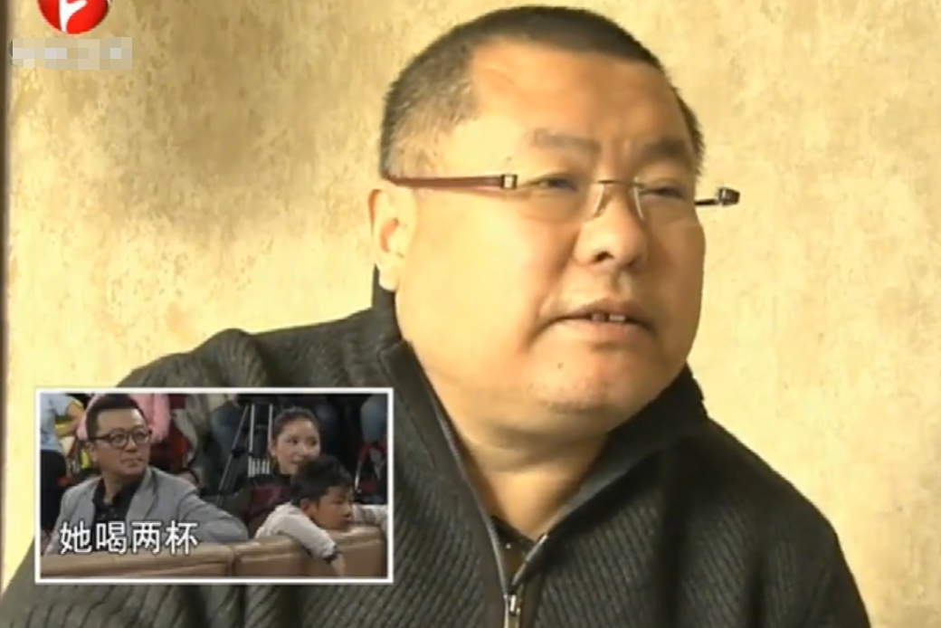 回顾郭涛在重庆拍戏时捡来一个美女当老婆婚后家庭事业两头旺