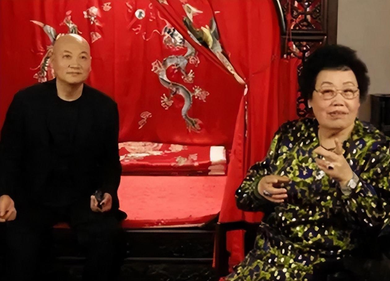 回顾陈丽华白手起家娶迟重瑞33年未生育如今仍相敬如宾