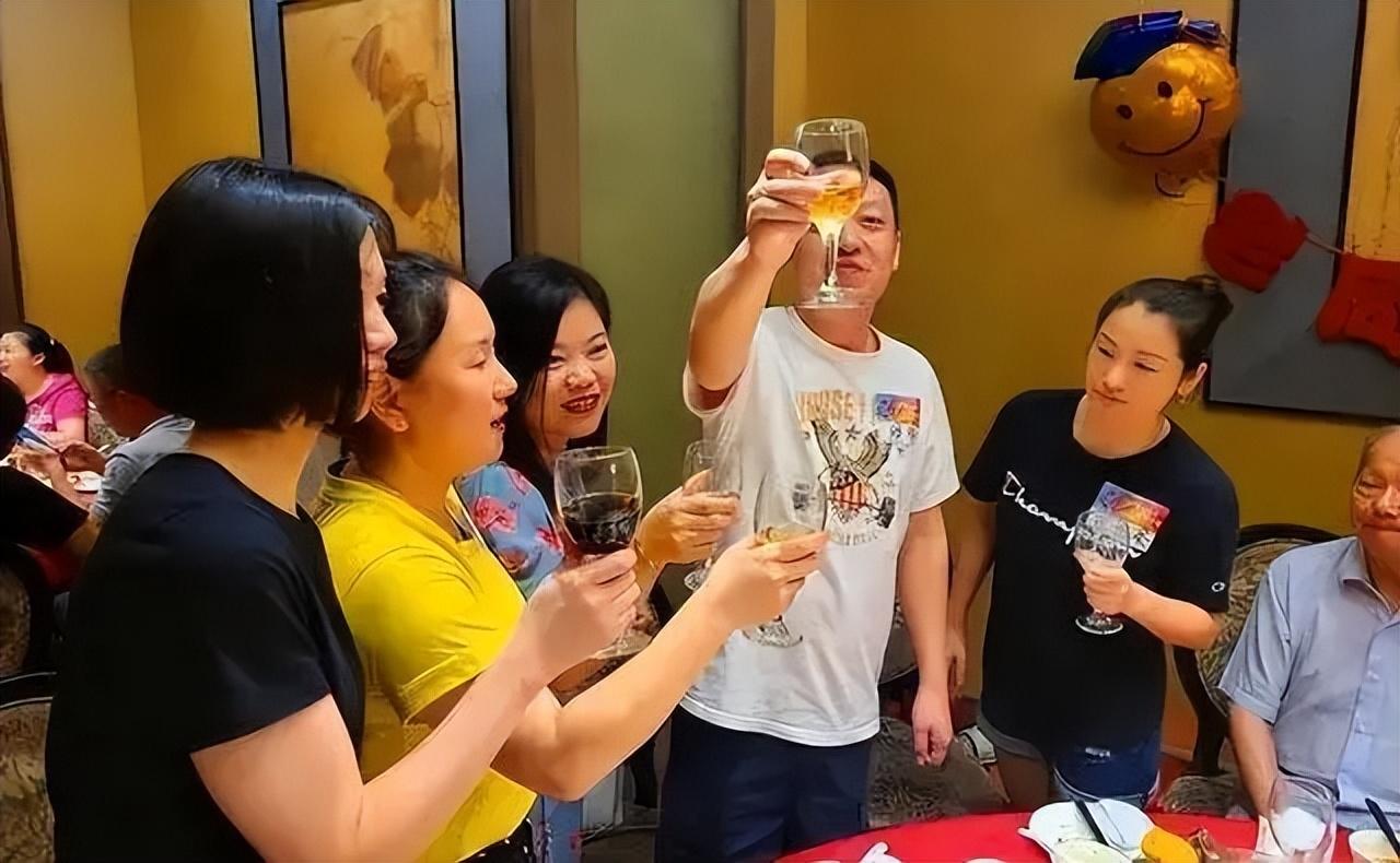 你发现没,同学聚会"怪现象",三种人从不参加,三种人逢叫必到