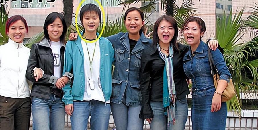 回顾李宇春以中性造型出名后男婚女嫁成了父母的心病