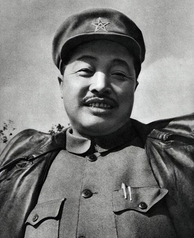 对着身边的人说道:"王老虎这个外号还真是没白叫,刚才发言的模样