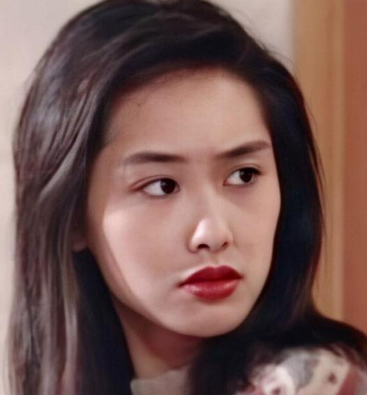 回顾52岁朱茵现状曝光住深山残屋开97年破车昔日女神怎么了