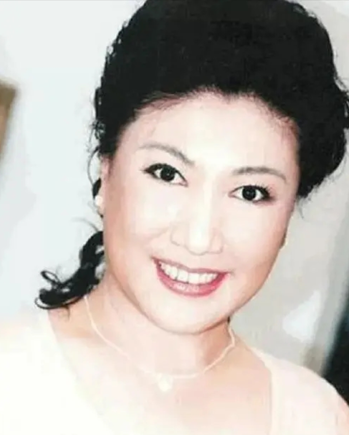 回顾演员高秀敏与男友同居14年无名无份至死都没和赵本山和解