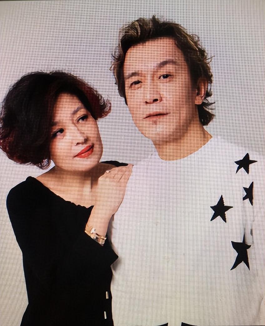 回顾哈文陪读生活终结束回国后就是带女儿到上海拜访王冠