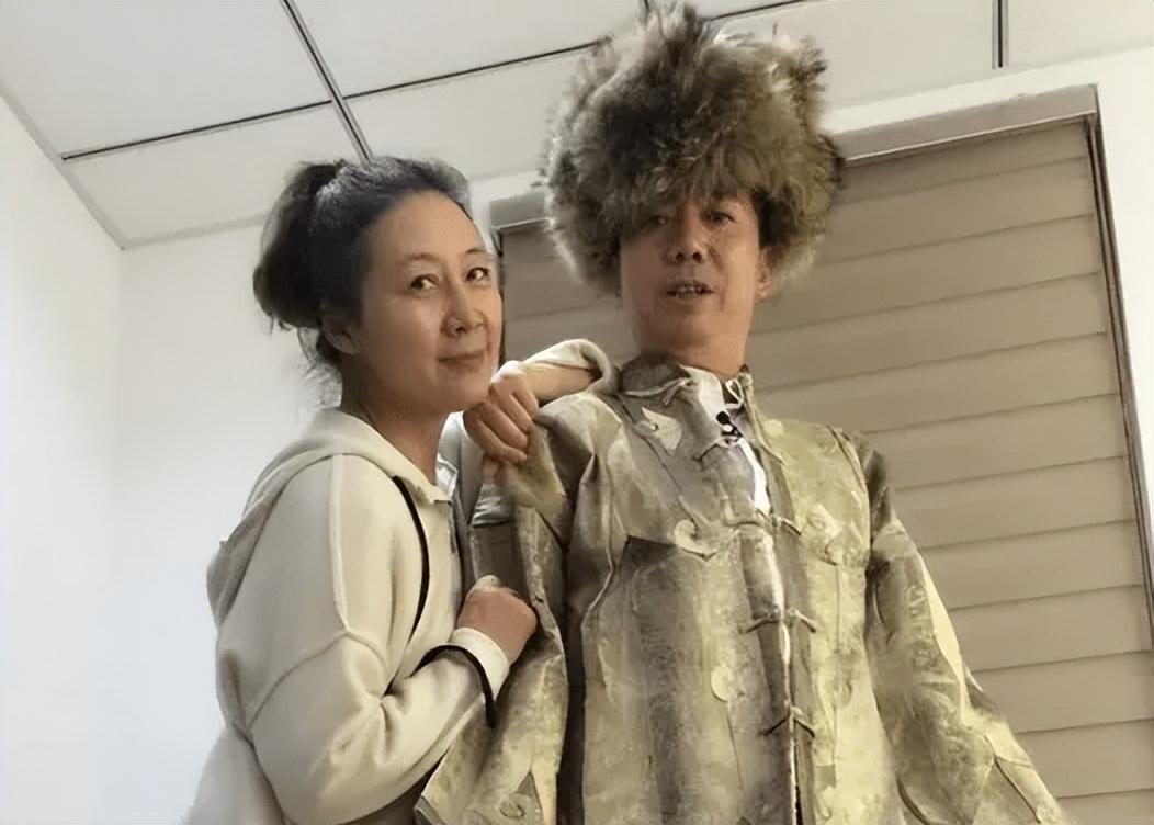 回顾范明娶大6岁的二婚妻子继子是他的骄傲也是国家的骄傲