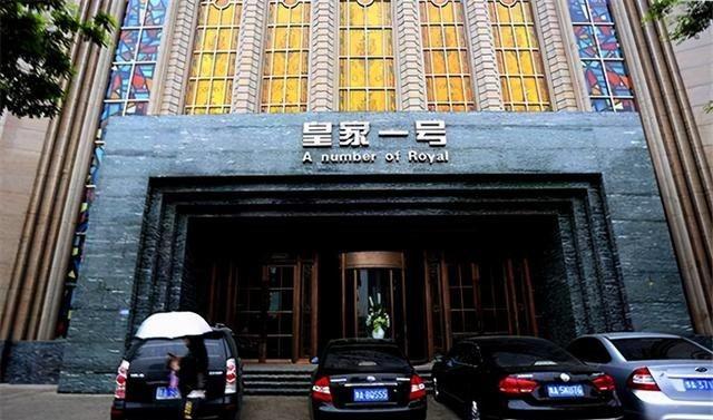 回顾郑州皇家一号覆灭史十五辆警用大巴出动结局如何