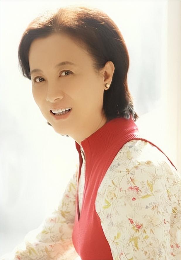 回顾演员柏寒从成名到去世仅2年离世11年后家人仍有悲痛