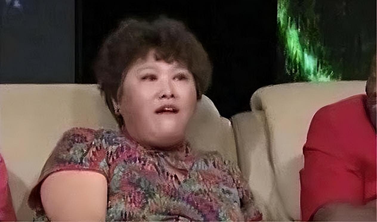 90年北大学霸远嫁非洲因战争无奈回国卖盒饭再见老公已是大官